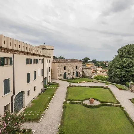 Romantico Appartamento Nel Castello * Cola (Verona)